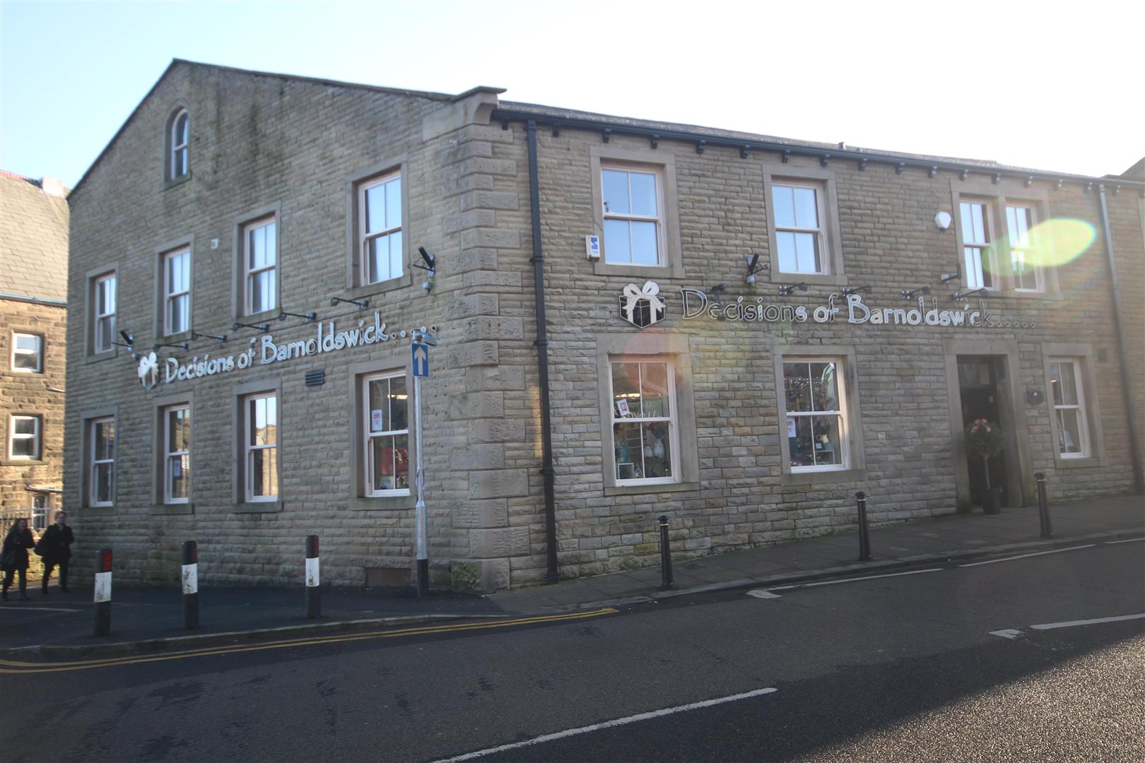 2 bedroom above shop apartment To Let in Barnoldswick - 2016-01-20 11.20.32-1.jpg